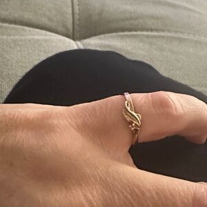 Elegant Gold Women's Ring